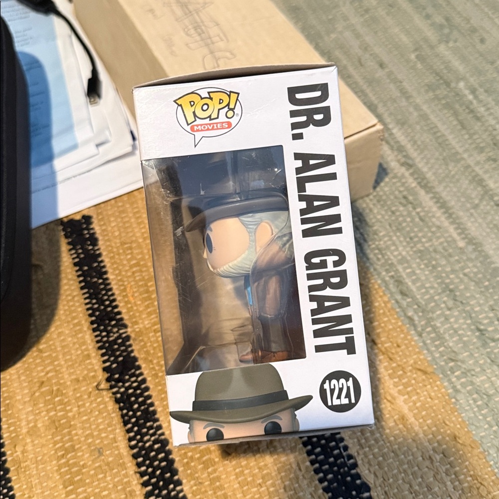 Funko Dr. Alan Grant Vinyl Figure with Brown Hat and Blue Shirt - Picture 2 of 3